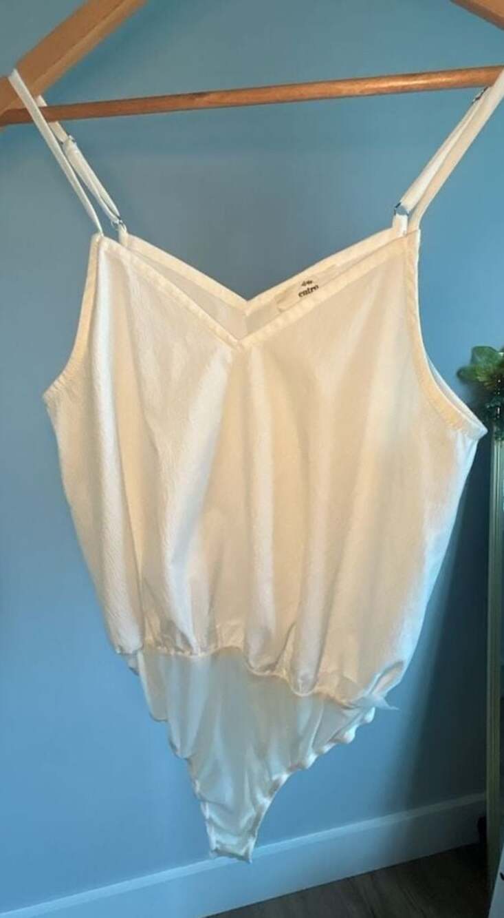 Entro Women's White Sleeveless V-Neck Bodysuit Size Small